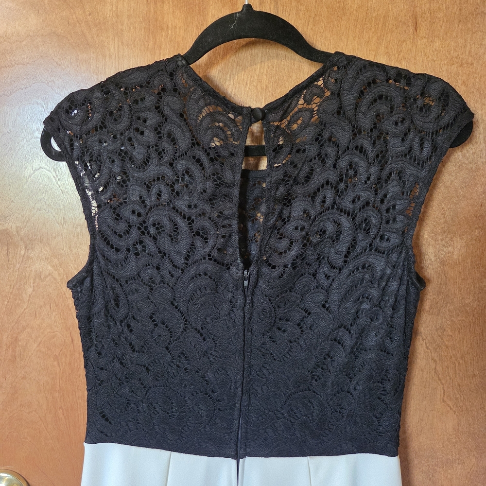 Elegant Black and White Lace Dress - Picture 3 of 6